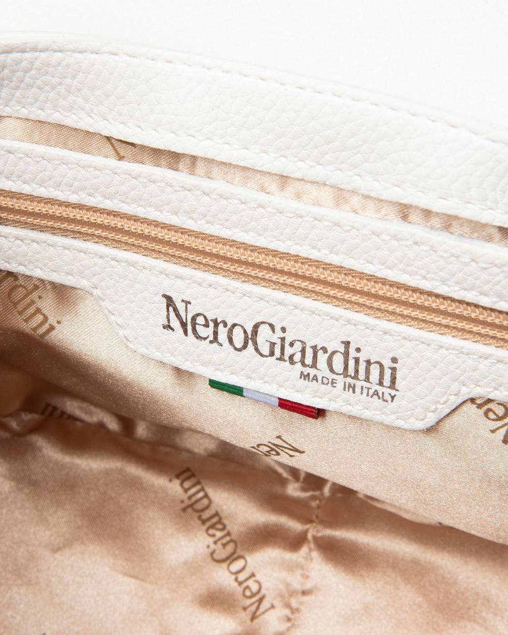 NeroGiardini Art. E443784D Presa