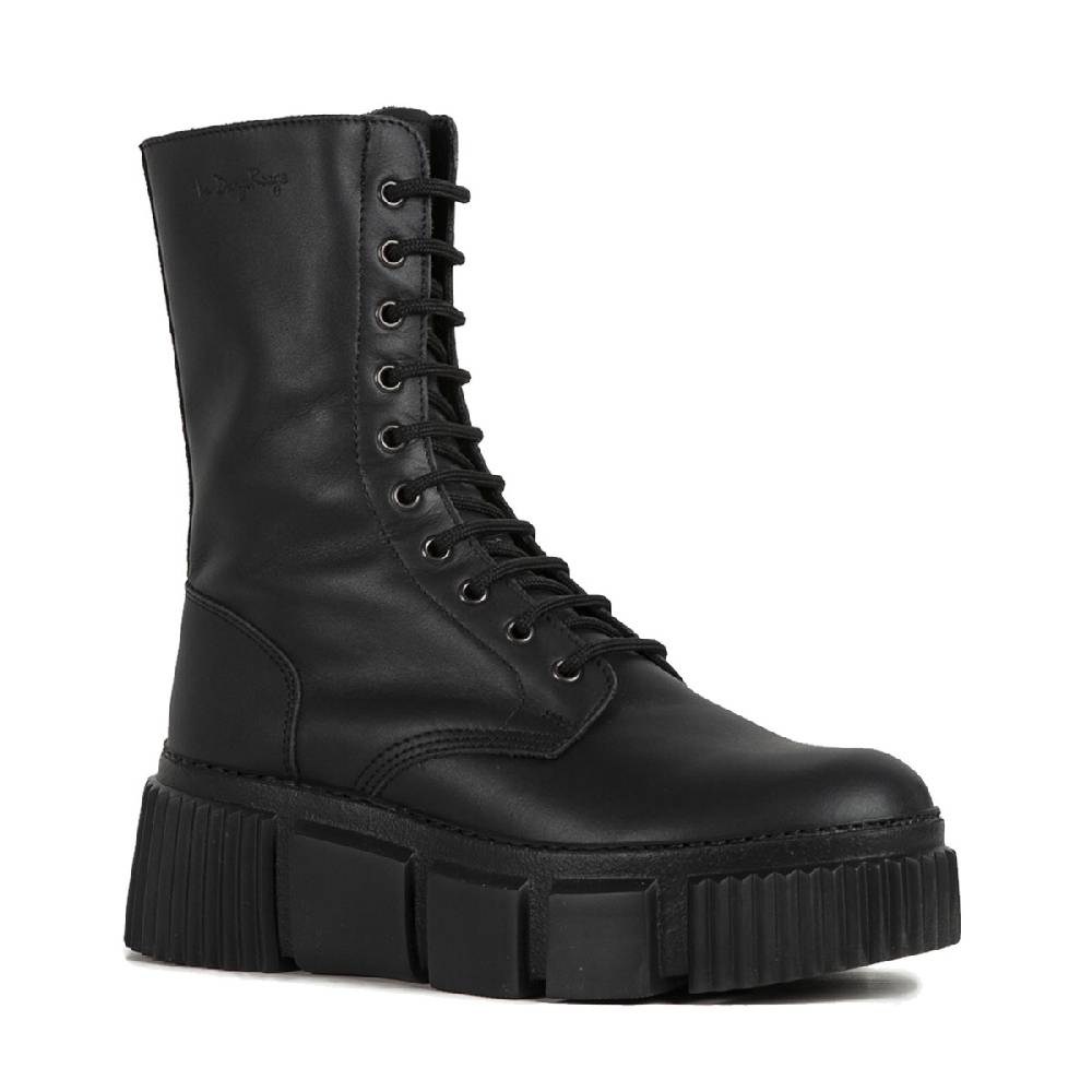 Le Dangerouge Twiggy Black Laces 2025