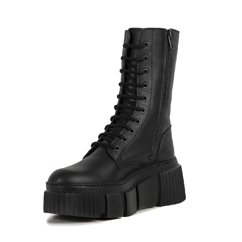 Le Dangerouge Twiggy Black Laces 2025