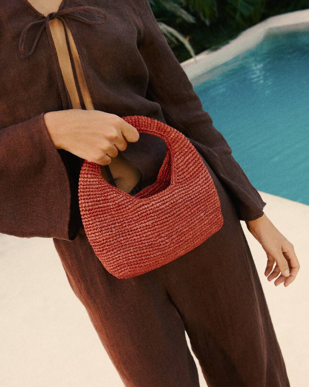 Manebí Raffia Halfmoon Bag - Rust Vendita Calda