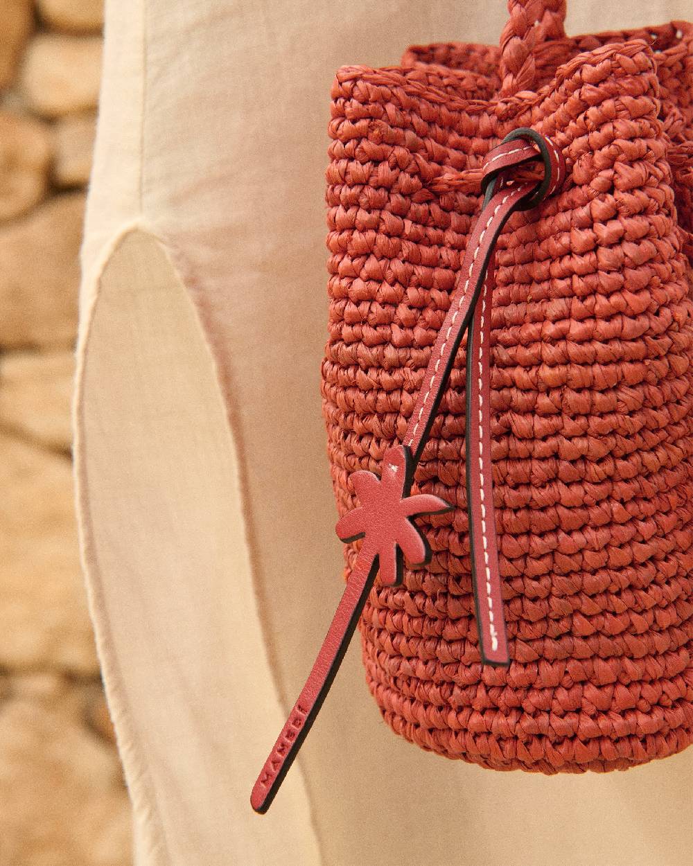 Manebí Raffia Beach Bucket Mini - Rust Saldi Di Fabbrica