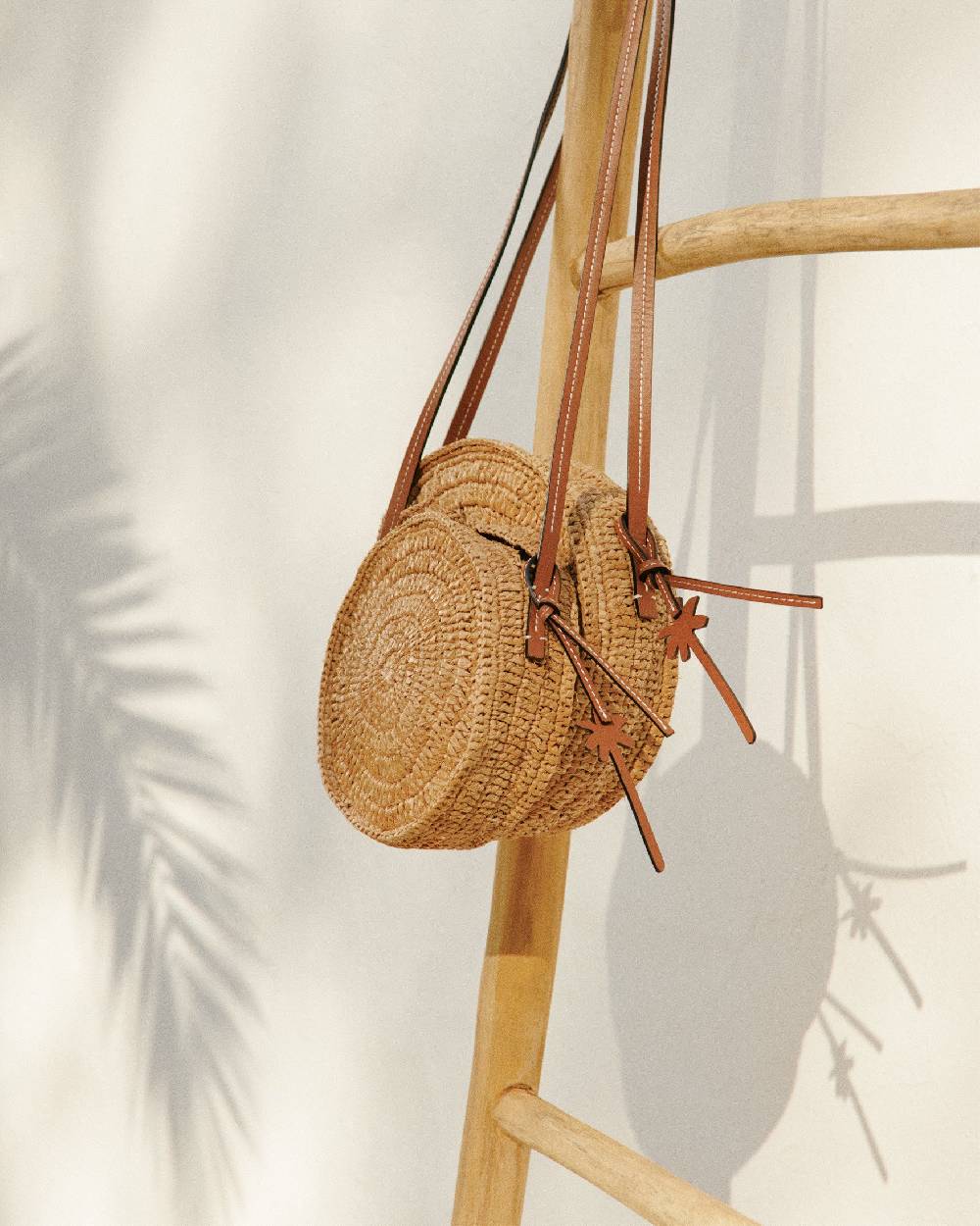 Manebí Raffia \u0026 Leather|Tamburine Bag Mini - Tan \u0026 Brown Moda