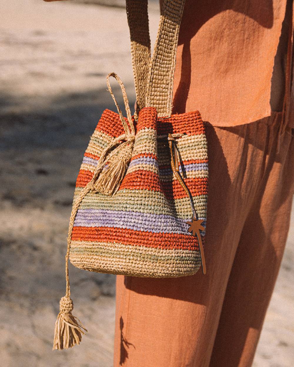 Manebí Raffia Beach Bucket - Rust Tan Mineral Green Summer Purple Stripes Soddisfazione Garantita