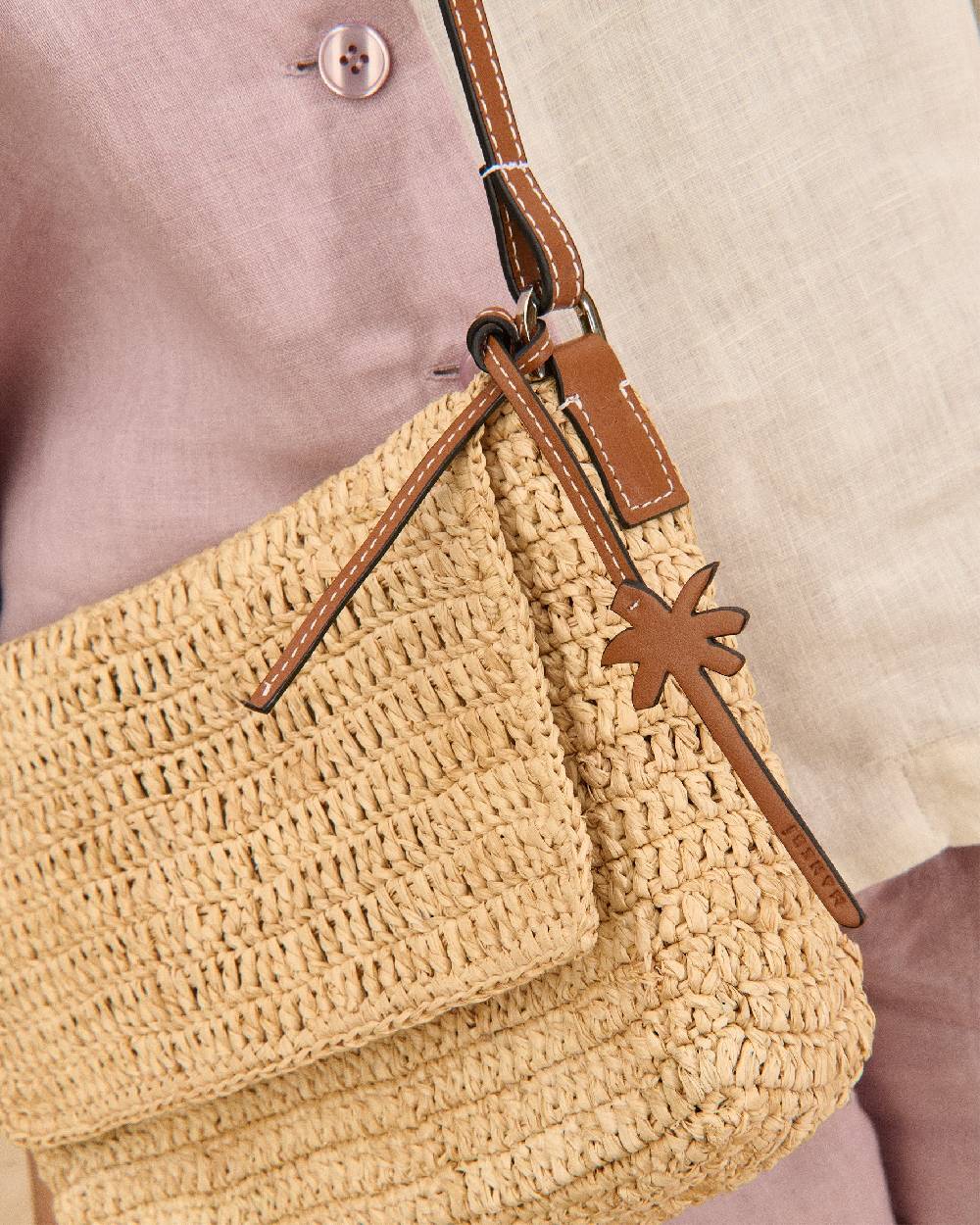 Manebí Raffia Summer Night Bag Medium - Leather Handle \u0026 Palm Leather Tag Natural and Brown Convenienza