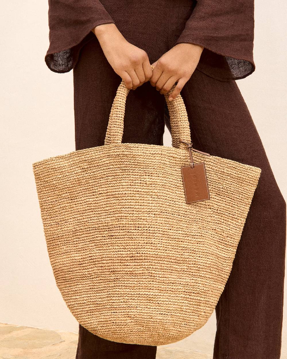 Manebí Raffia Summer Bag - Leather Handle \u0026 Palm Leather Tag Tan Offerta