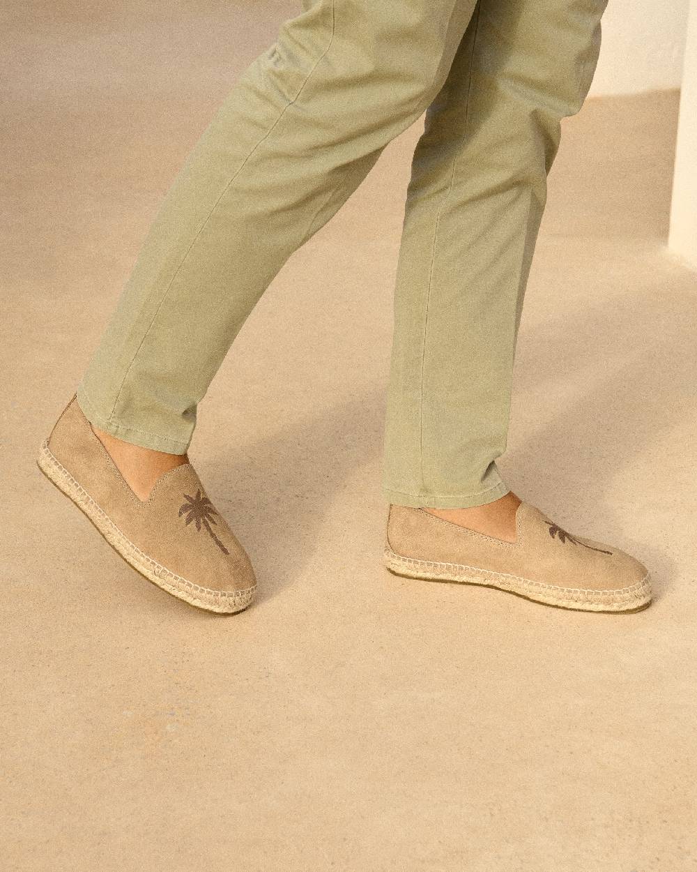 Manebí Espadrillas piatte in pelle scamosciata con ricamo - Palm Springs - Beige lavato e palmo in tono Shopping online