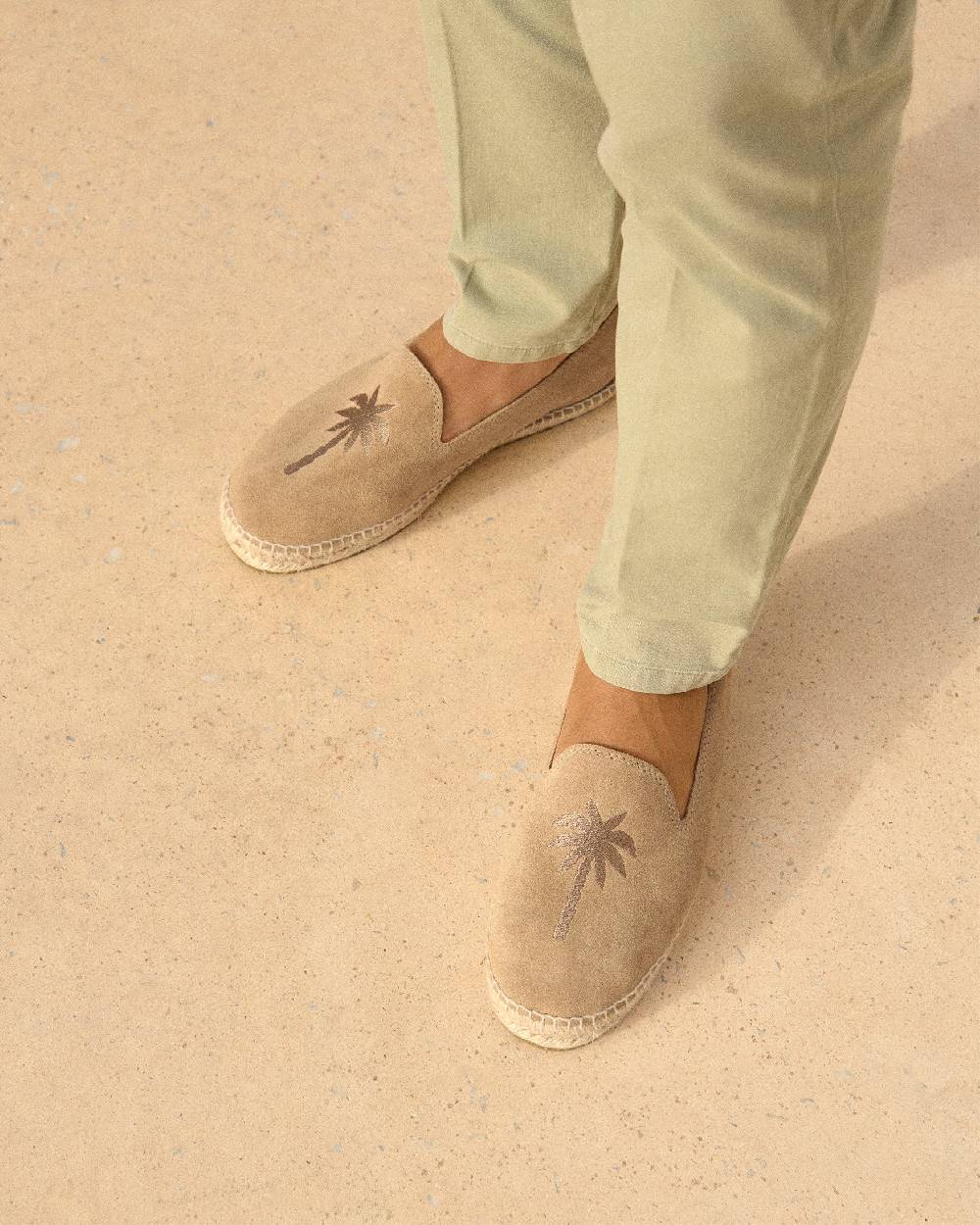 Manebí Espadrillas piatte in pelle scamosciata con ricamo - Palm Springs - Beige lavato e palmo in tono Shopping online