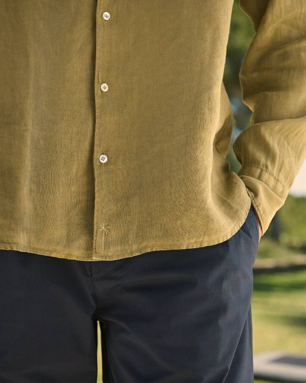 Manebí Linen Panama Shirt - Embroidered Palm Kaki Green Convenienza
