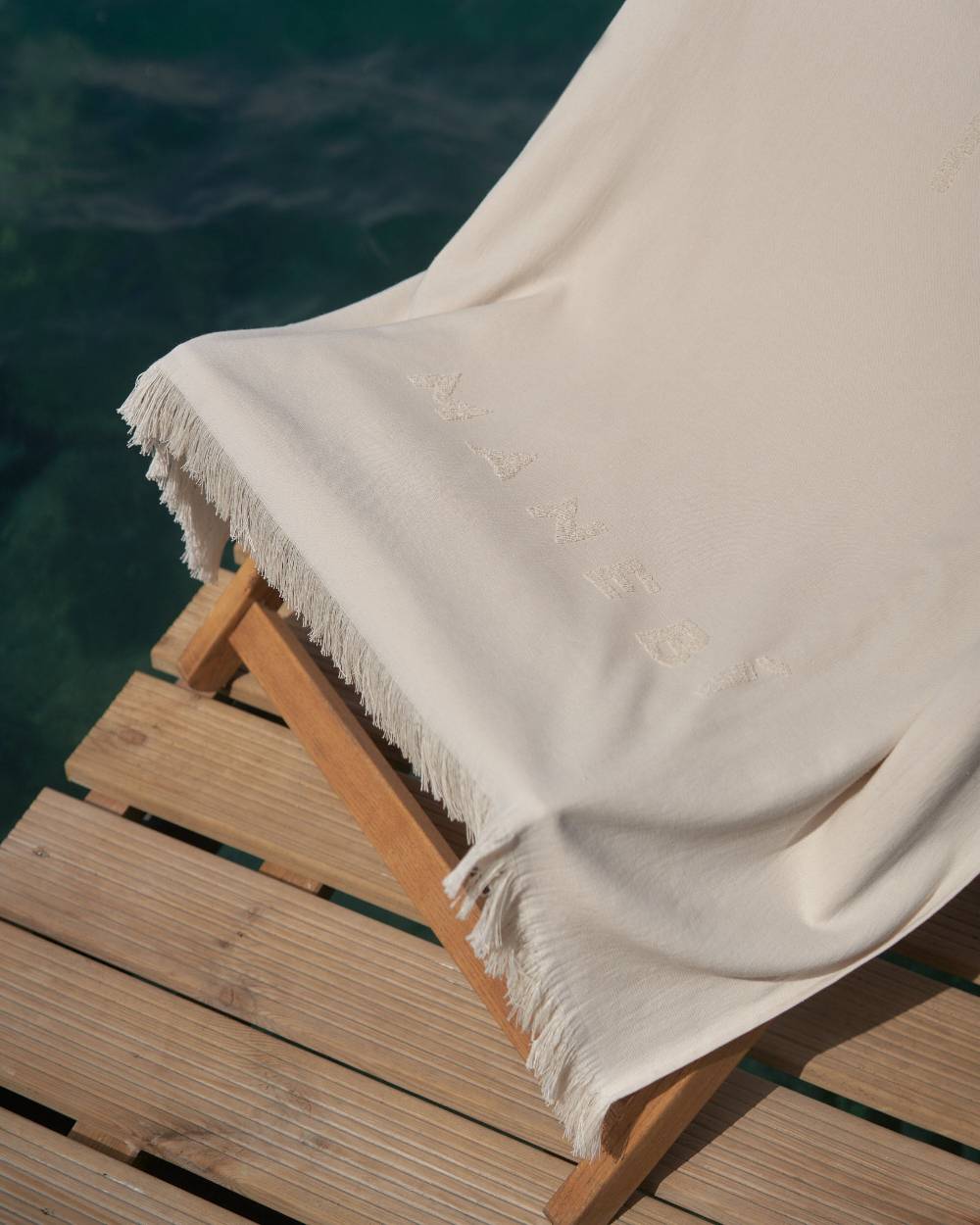 Manebí Jaquard Beach Towel - Embroidered Palm With Palm \u0026 Logo Sand Negozio