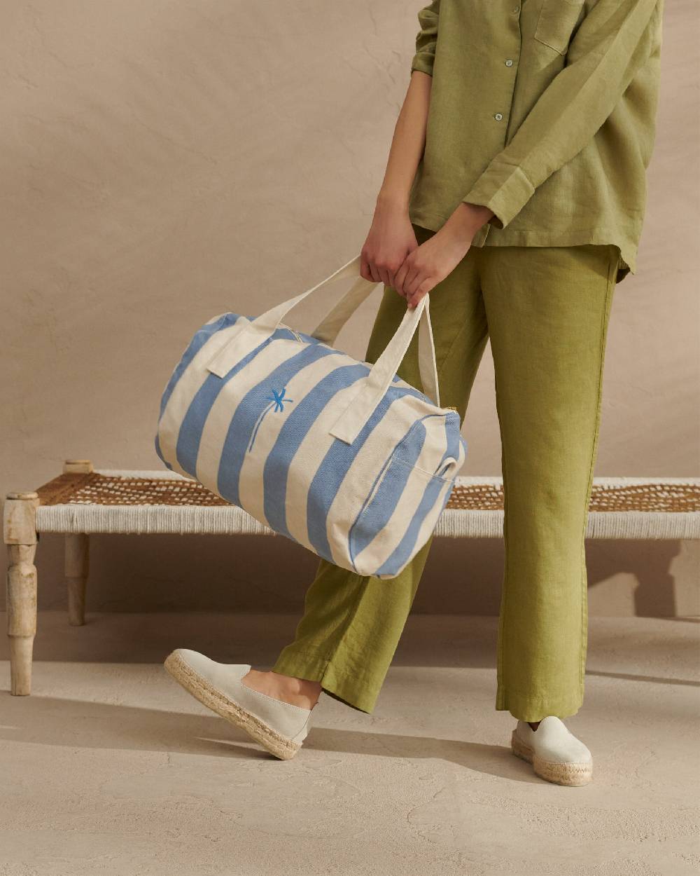 Manebí Canvas Weekend Bag - Embroidered Logo White and Indigo Stripes Moda