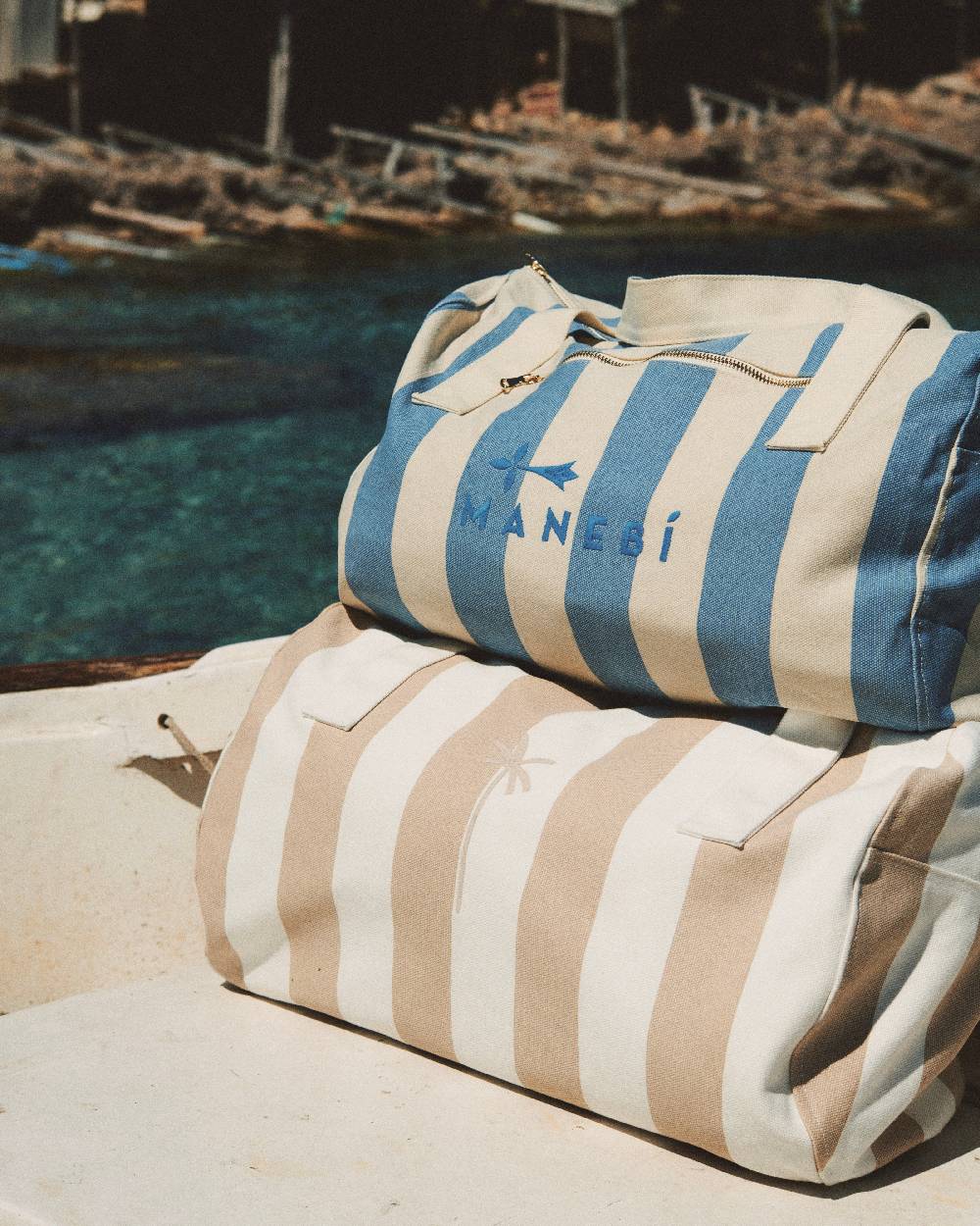 Manebí Canvas Weekend Bag - Embroidered Logo White and Indigo Stripes Moda