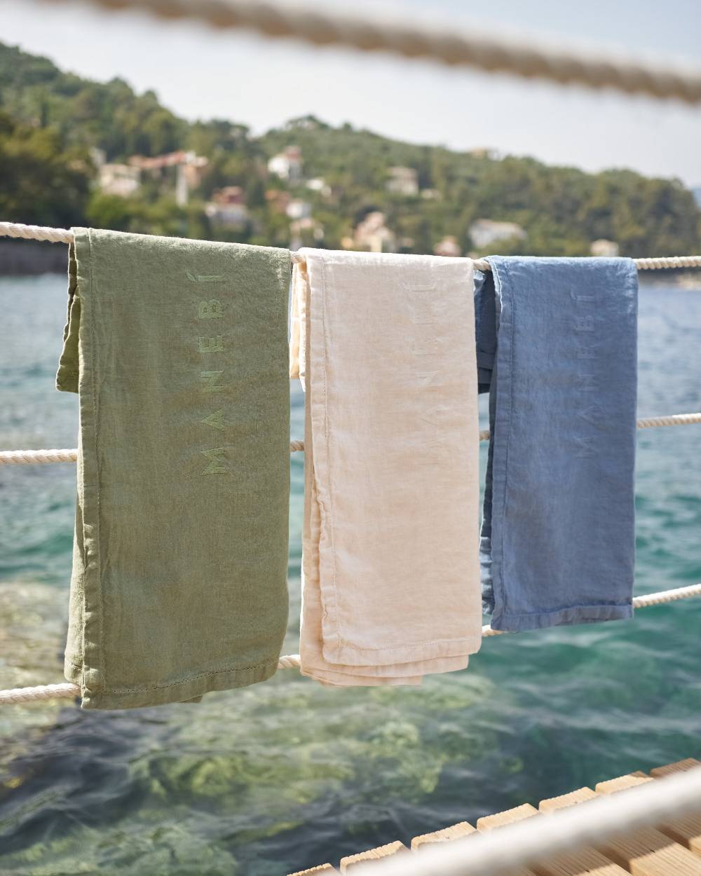 Manebí Washed Linen Beach Towel - Embroidered Logo Indigo Qualità Garantita