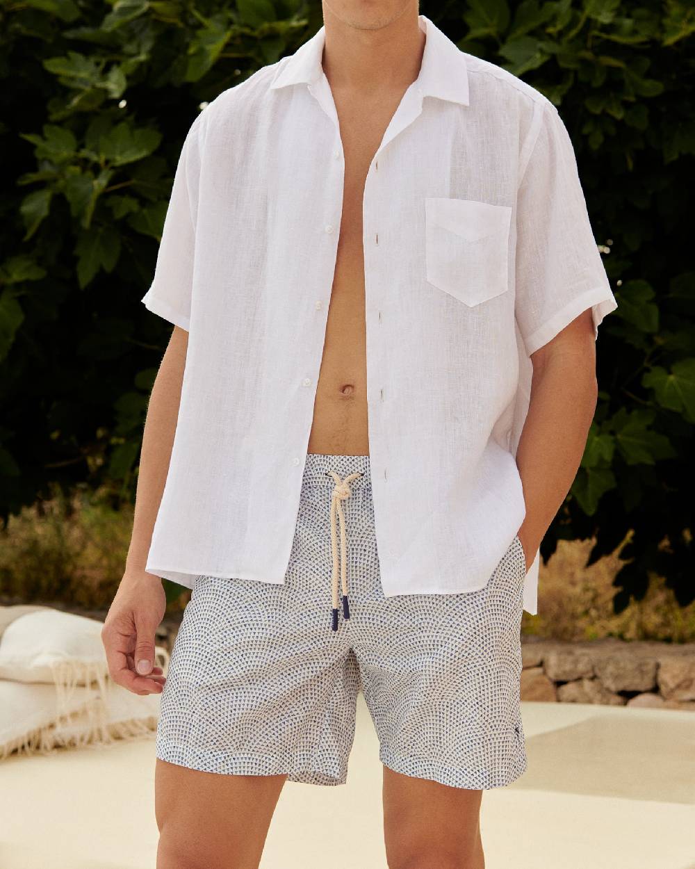 Manebí Printed Radial Triangles Swim Shorts - Recycled Ultra Light White \u0026 Triangles Vendita Economica