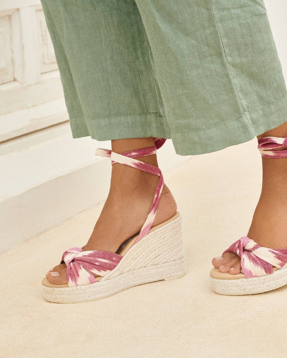 Manebí Dyed Cotton Wedge Espadrilles|With Knot - Tulum Pink And White Ikat Promozione Limitata