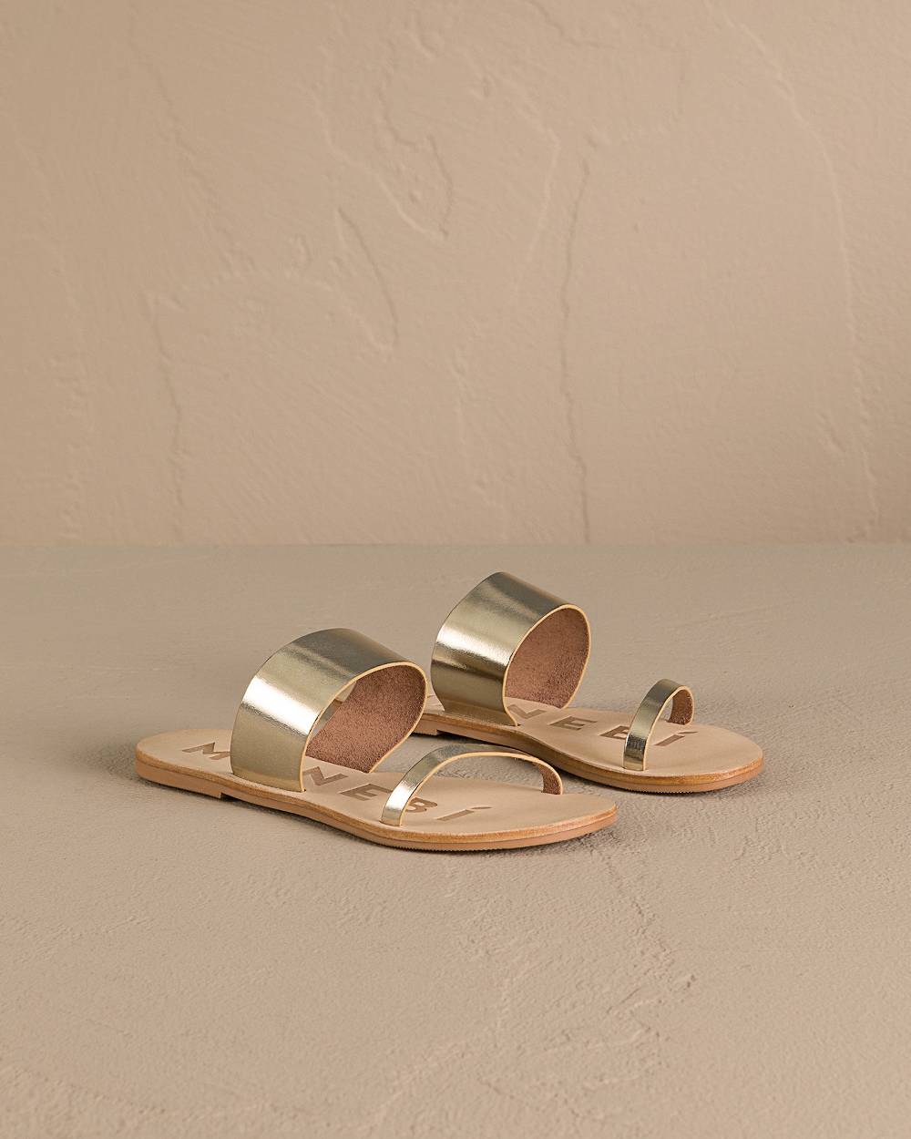 Manebí Leather Two Bands Sandals - Platinum Enormi risparmi