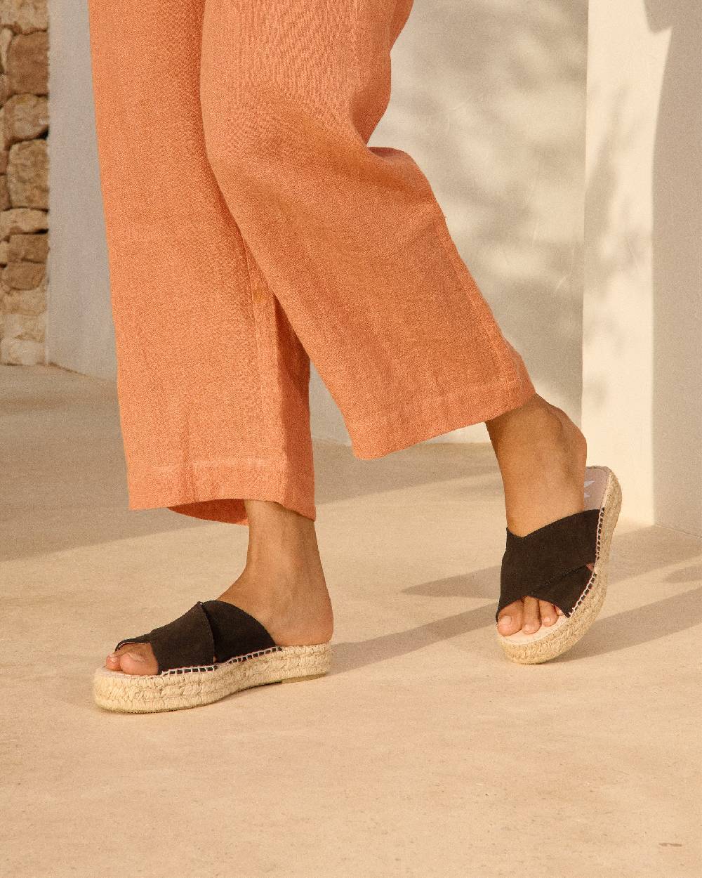 Manebí Suede Double Sole|Crossed Bands Sandals - Cocoa Offerte