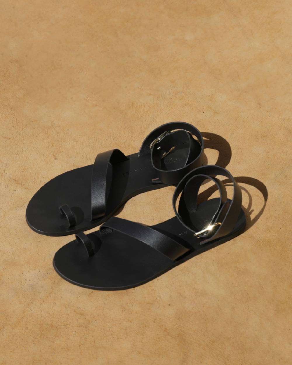 Manebí Sandali Chloe Stile Gladiatore in Pelle - Black Negozio