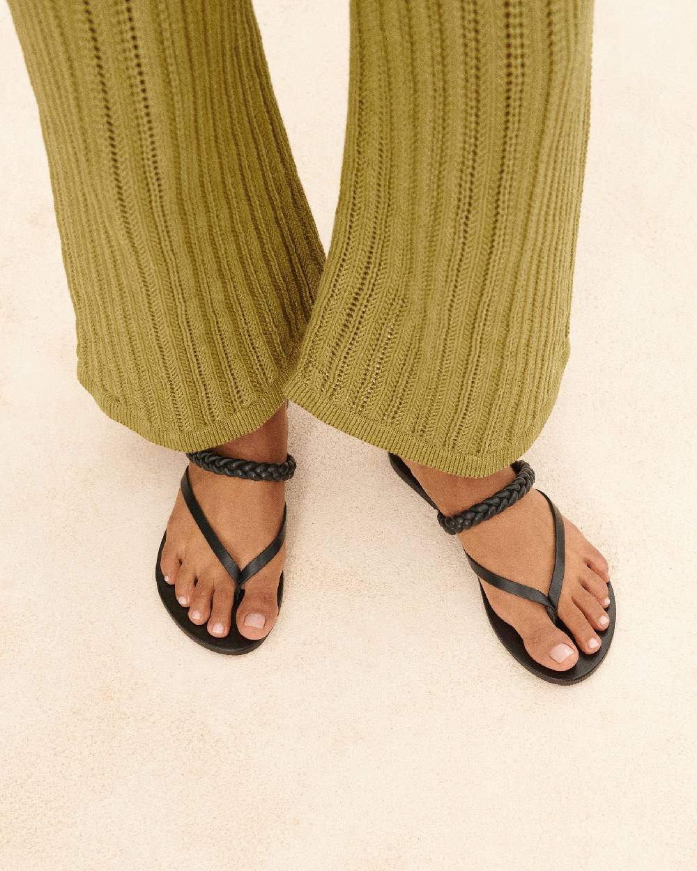 Manebí Leather Braid Thong Sandals - Black Nuovo