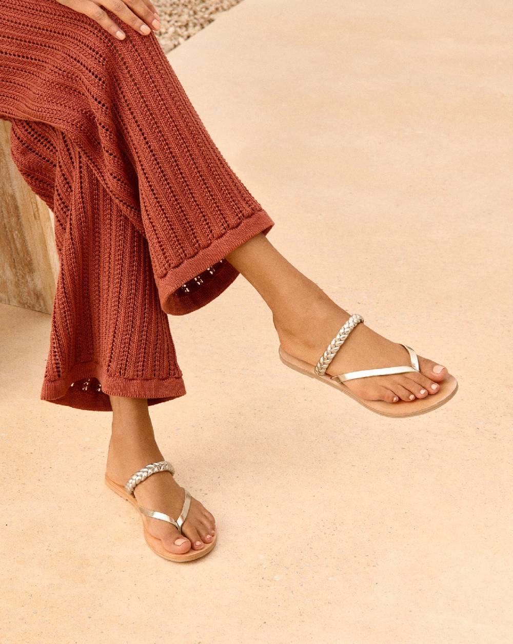 Manebí Leather Braid Thong Sandals - Platinum Qualità