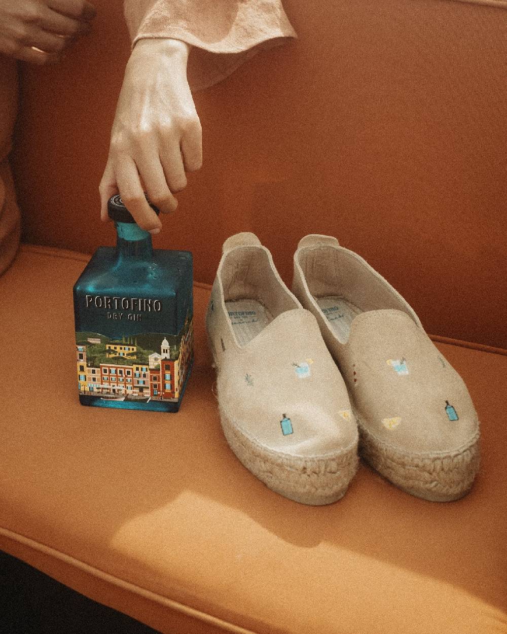 Manebí Espadrillas con Platform in Pelle Scamosciata - Portofino Dry Gin X Manebí Champagne Beige con Ricami Multicolor Promozione
