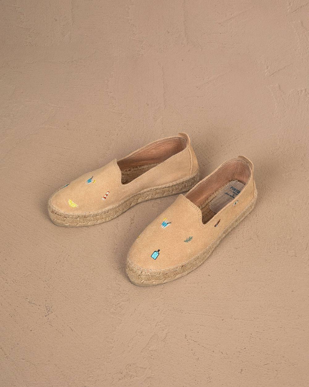 Manebí Espadrillas con Platform in Pelle Scamosciata - Portofino Dry Gin X Manebí Champagne Beige con Ricami Multicolor Promozione