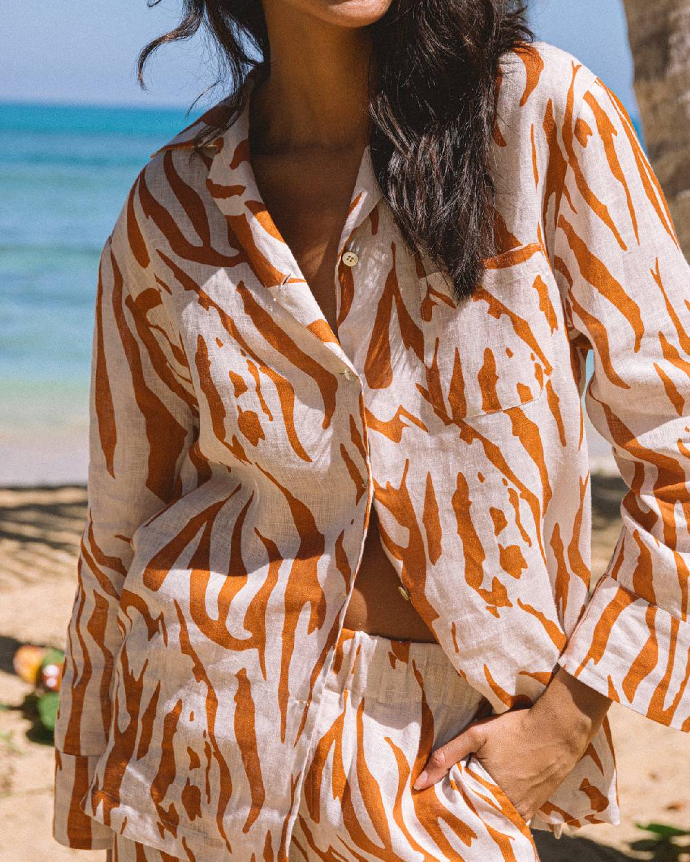Manebí Printed Linen Natal Shirt - Eggnog \u0026 Orange Rust Zebra Moda