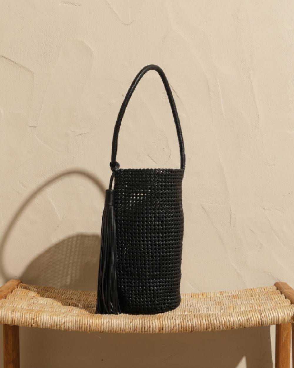 Manebí Borsa a Secchiello Intrecciata in Pelle - Black