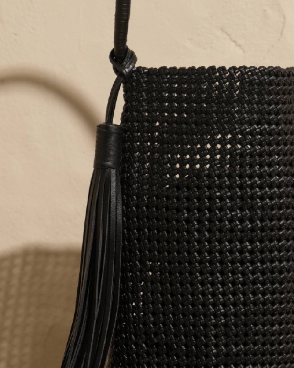 Manebí Borsa a Secchiello Intrecciata in Pelle - Black Sconto di tempo limitato