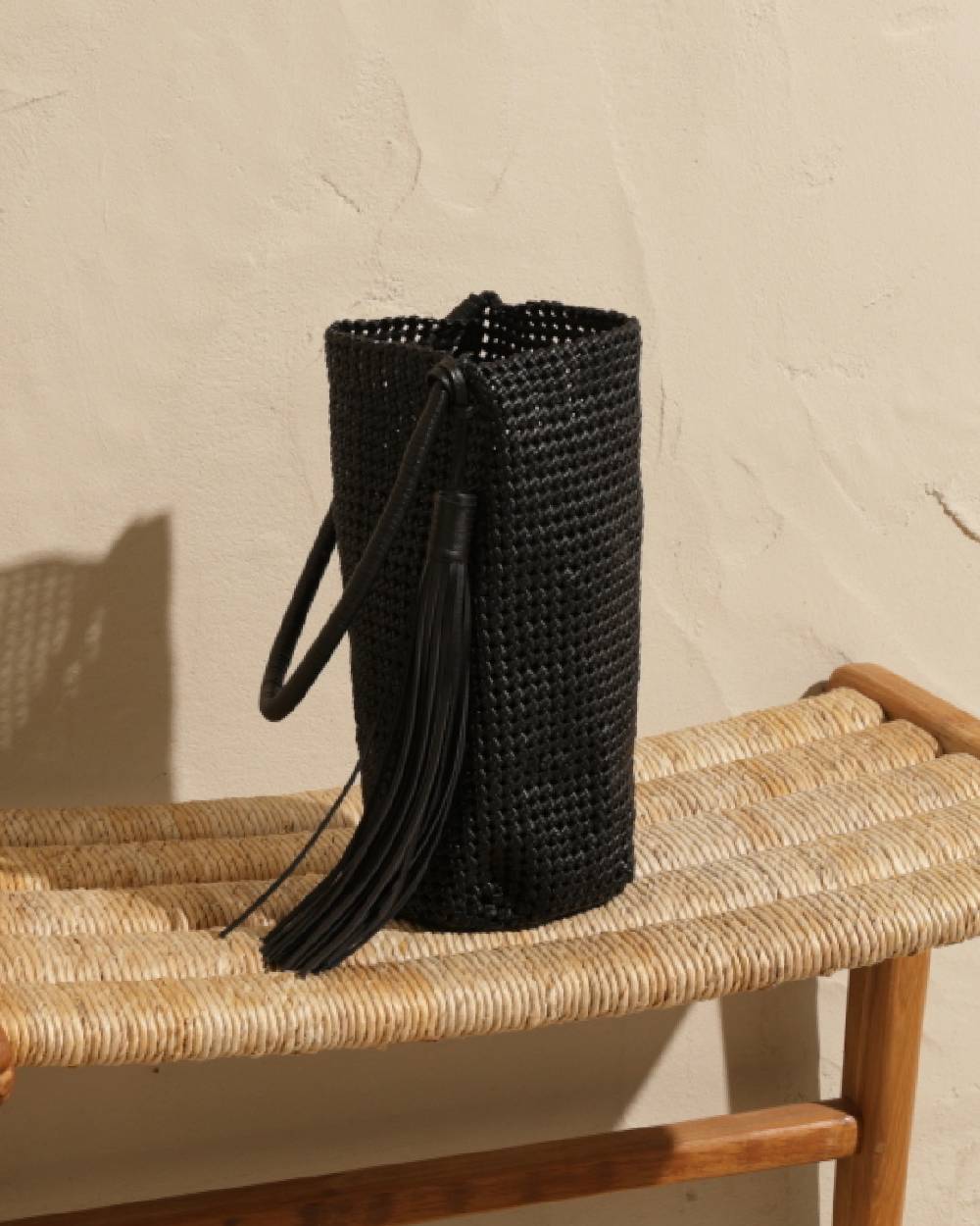 Manebí Borsa a Secchiello Intrecciata in Pelle - Black Sconto di tempo limitato