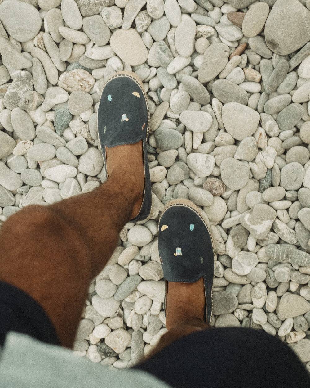 Manebí Espadrillas in Pelle Scamosciata - Portofino Dry Gin X Manebí Patriot Blue con Ricami Multicolor Prezzo Ridotto