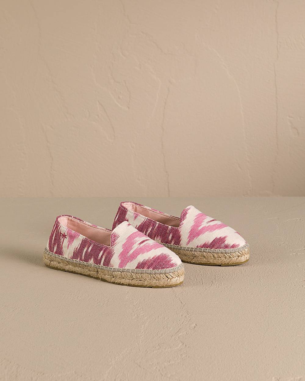 Manebí Dyed Cotton Flat Espadrilles - Tulum Pink And White Ikat Pezzi Unici