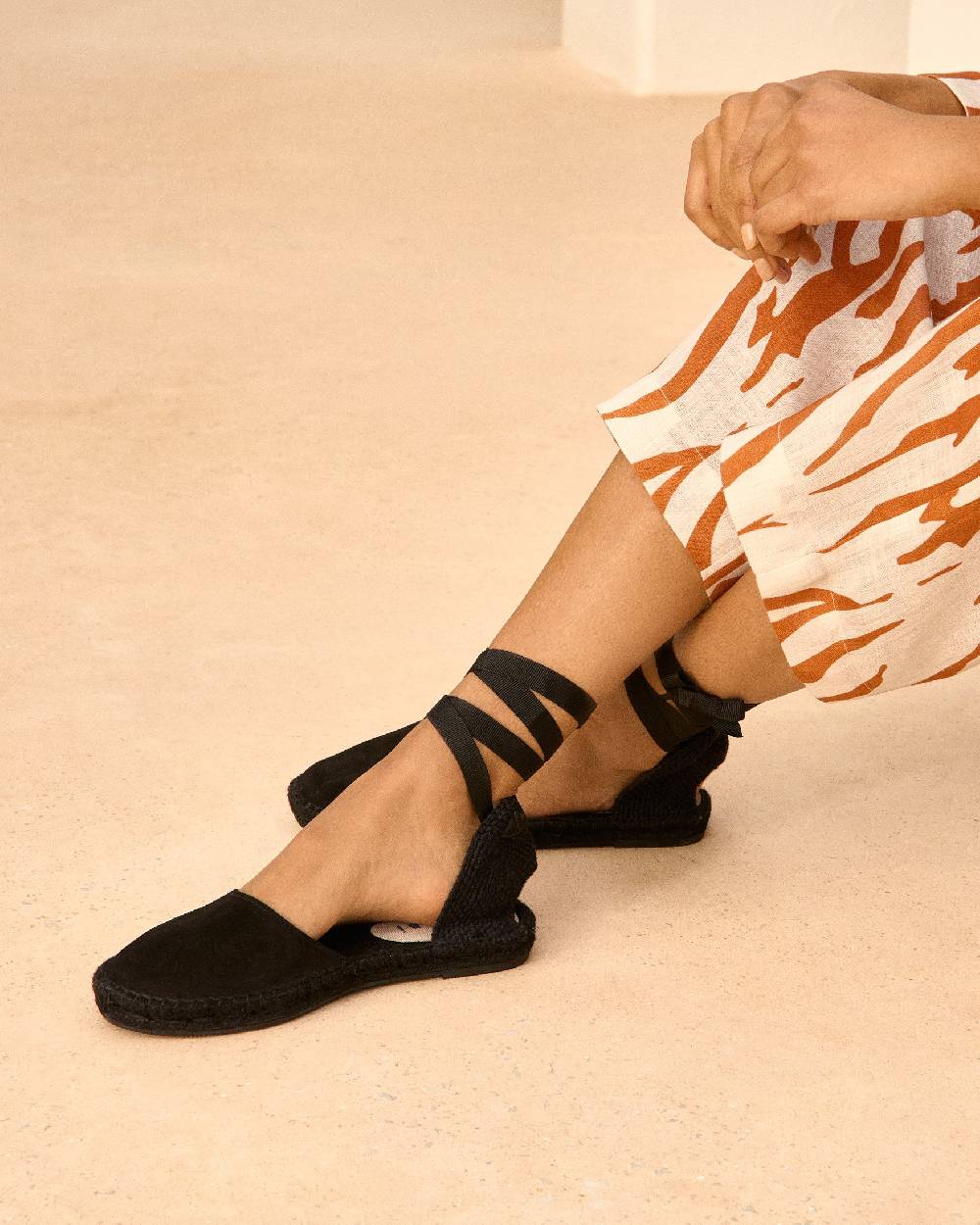 Manebí Suede Flat Valenciana Espadrilles - Hamptons Black On Tone Saldi