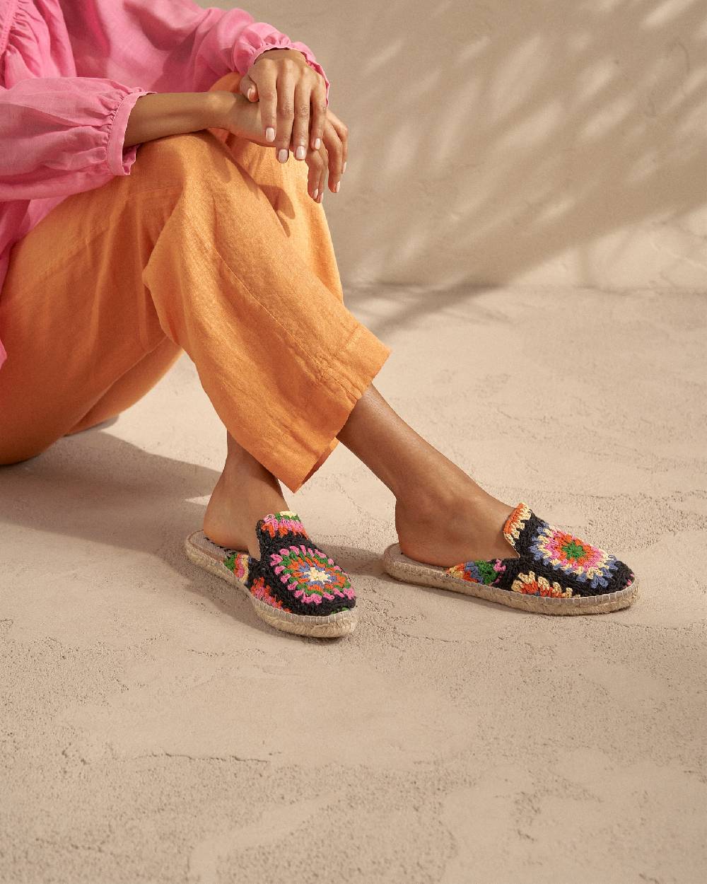 Manebí Cotton Crochet Mules - Yucatán Orange And Pink On Black Promozione