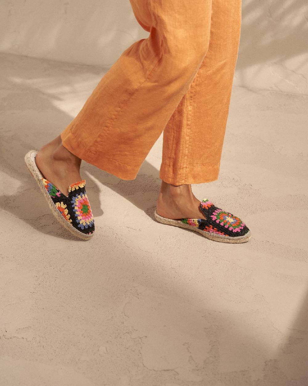 Manebí Cotton Crochet Mules - Yucatán Orange And Pink On Black Promozione