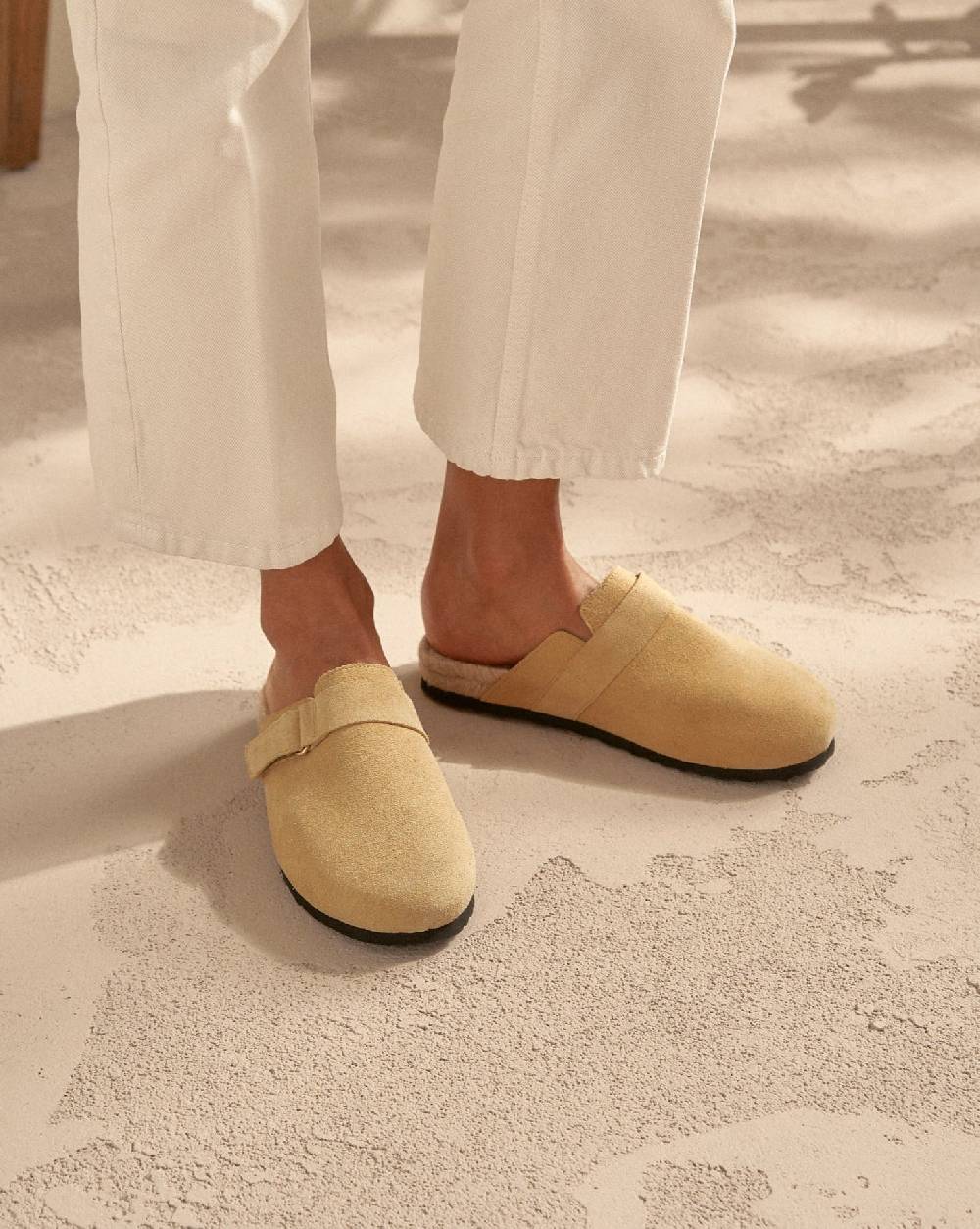 Manebí Suede Clog Mules - Hamptons Inca Cream Consegna Veloce