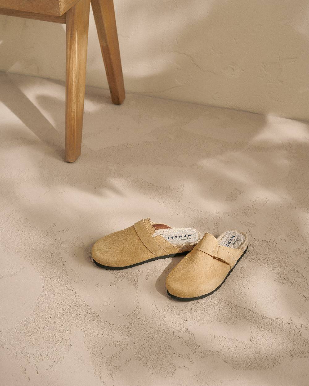 Manebí Suede Clog Mules - Hamptons Inca Cream Consegna Veloce