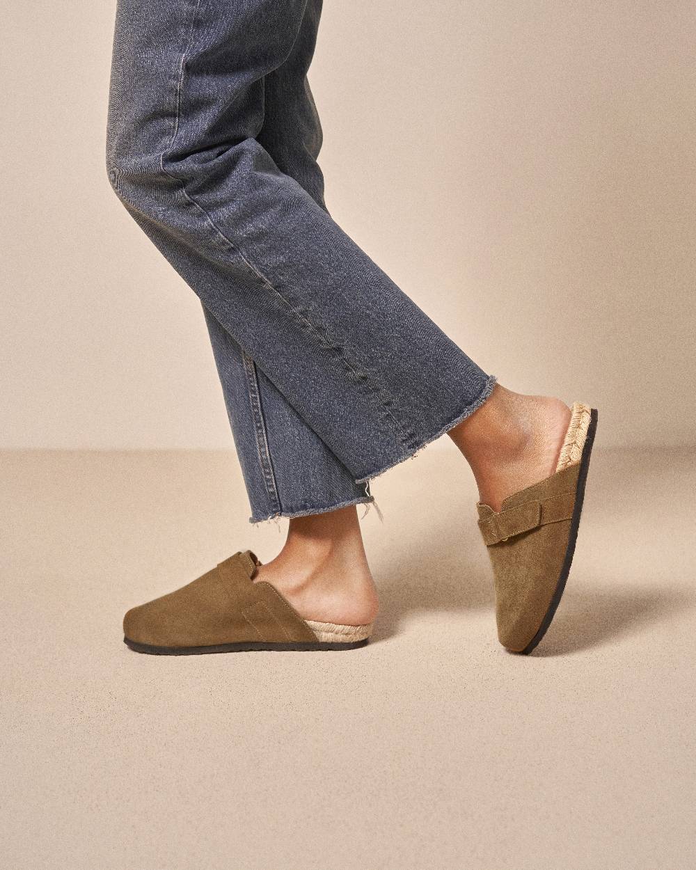 Manebí Suede Clog Mules - Hamptons Kaki Green Promozione Limitata