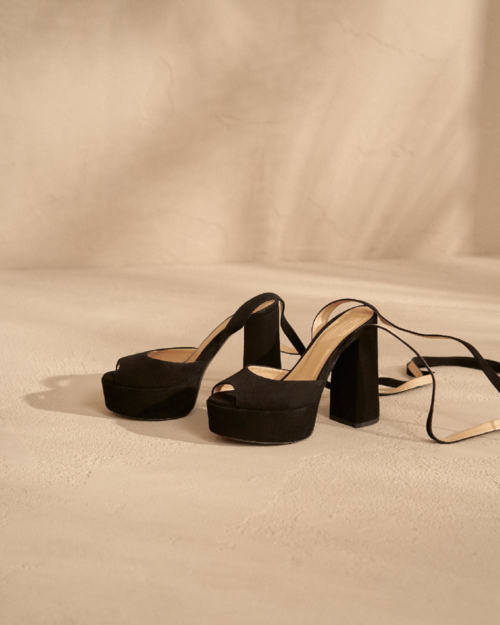 Manebí Bellini Suede Platforms Sandals - Tie-Up Black Convenienza