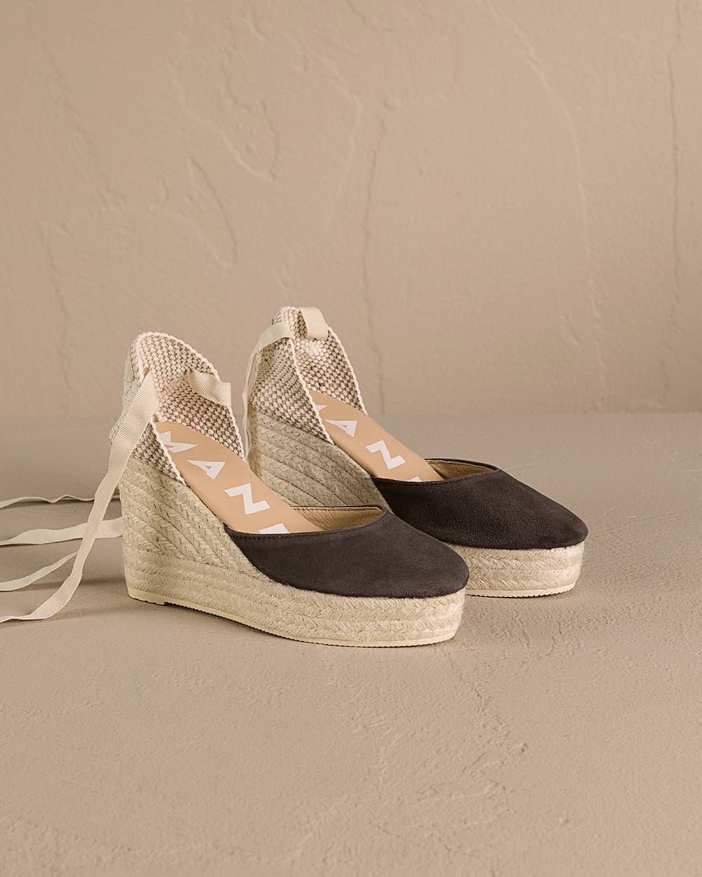 Manebí Soft Suede Wedge Espadrilles - Cocoa Saldi