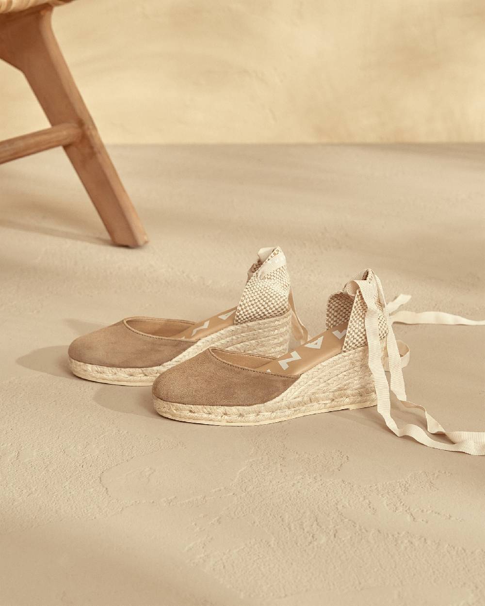 Manebí Soft Suede Low Wedge Espadrilles - Hamptons Vintage Taupe Nuovo