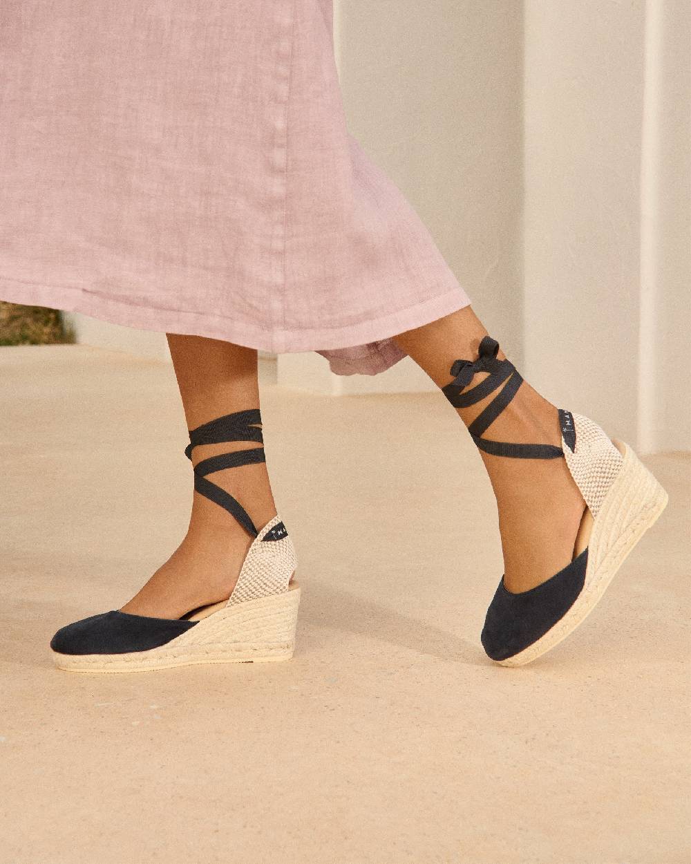 Manebí Soft Suede Low Wedge Espadrilles - Hamptons Patriot Blue Vendita