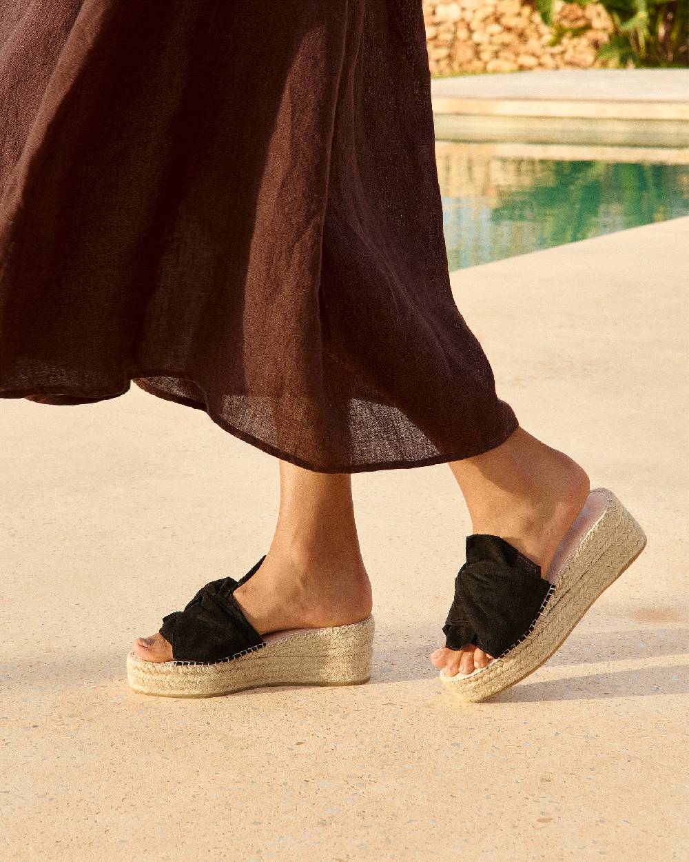 Manebí Soft Suede Platforms With Knot - Hamptons Black Spedizione Gratuita