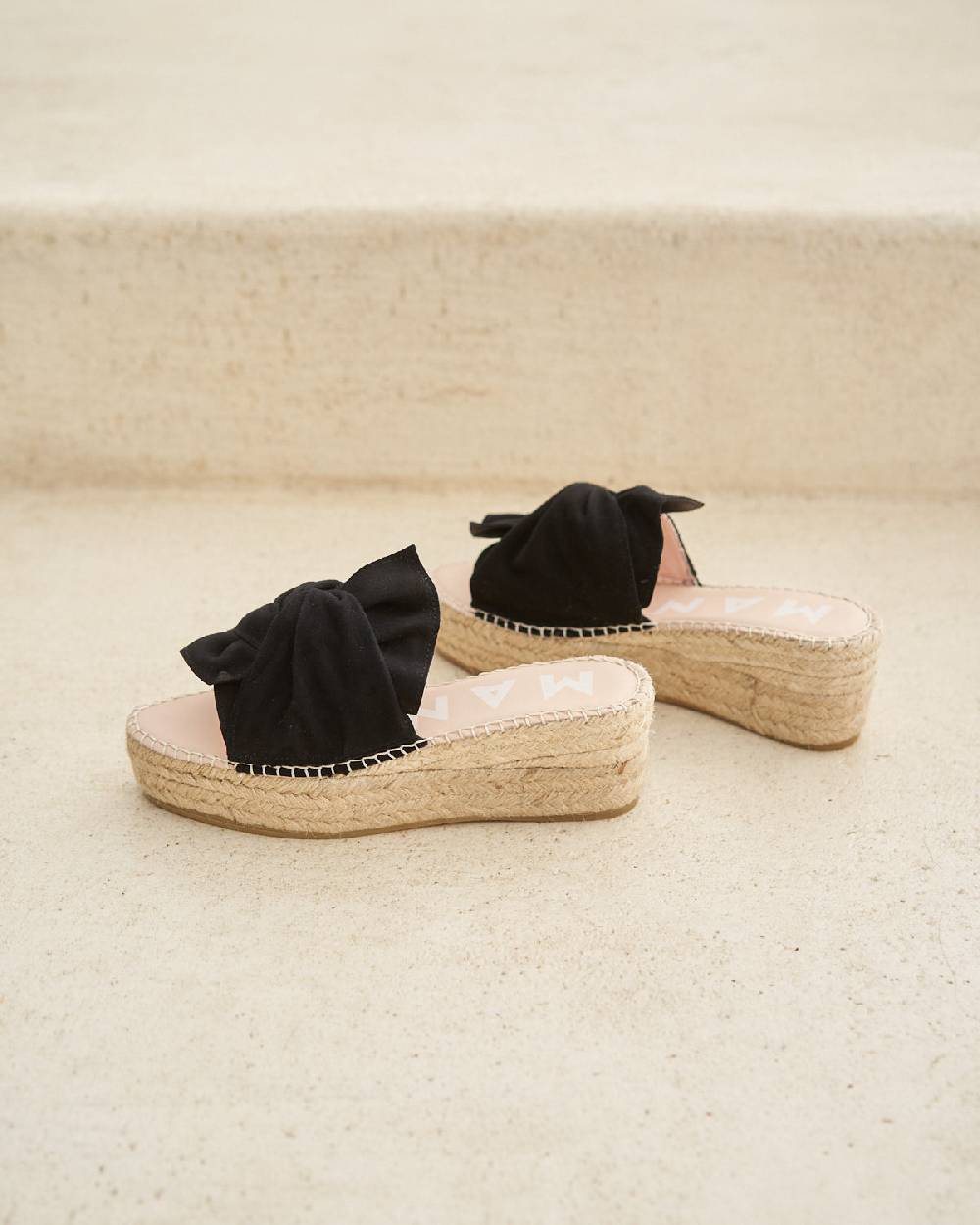 Manebí Soft Suede Platforms With Knot - Hamptons Black Spedizione Gratuita