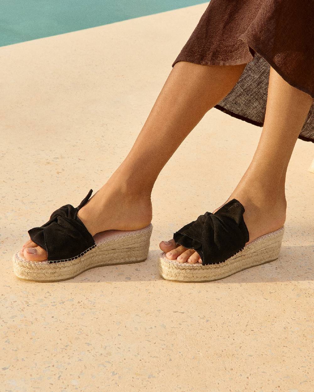 Manebí Soft Suede Platforms With Knot - Hamptons Black Spedizione Gratuita