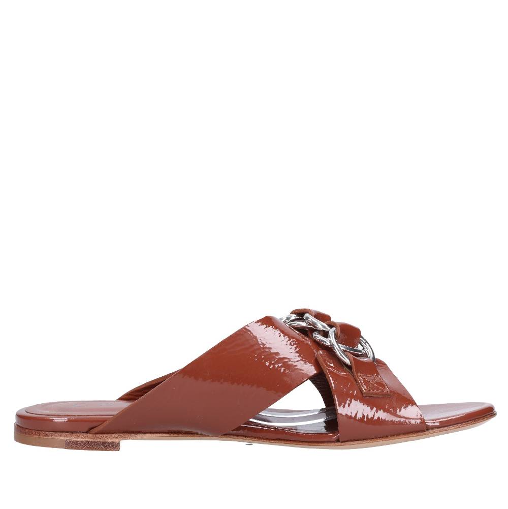 CASADEI Mules in vernice Online