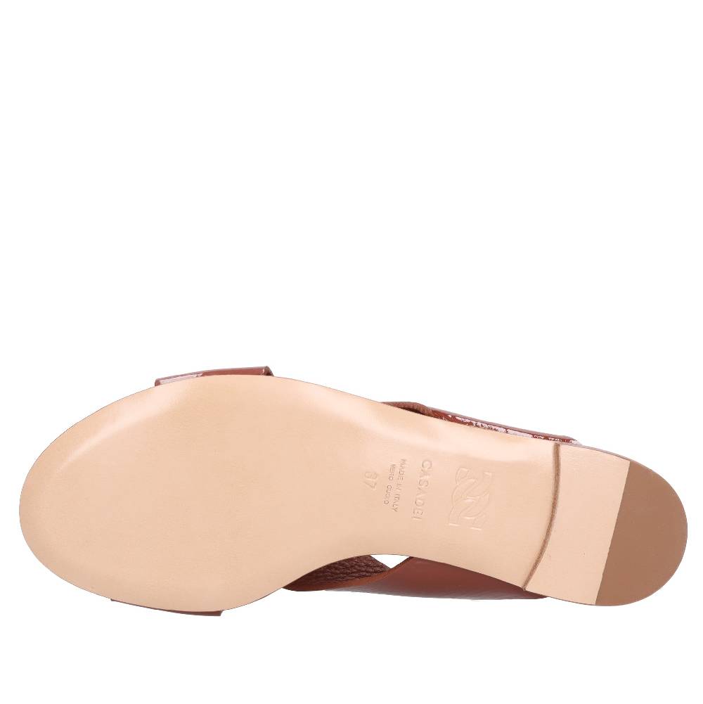 CASADEI Mules in vernice Online