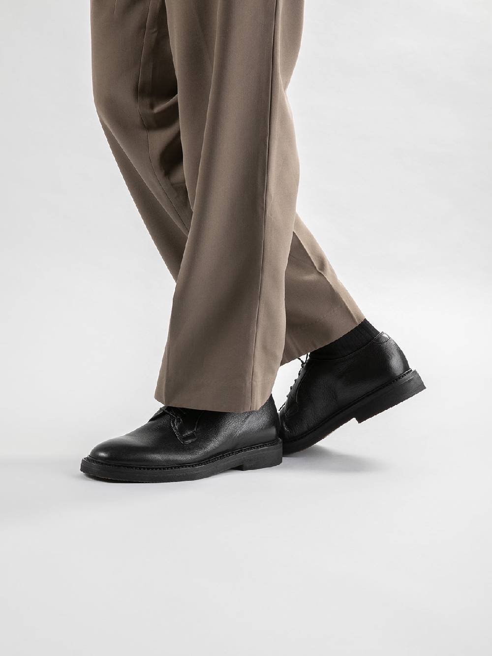 Officine Creative HOPKINS FLEXI 201 Scarpe Derby in Pelle Nera Sottocosto