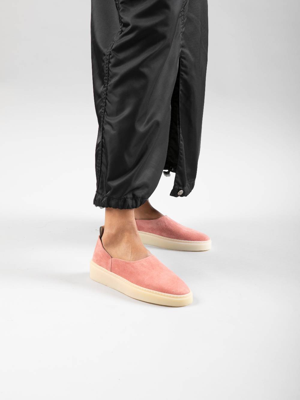 Officine Creative MUSKRAT 101 Sneaker in Pelle Scamosciata Rosa In Linea