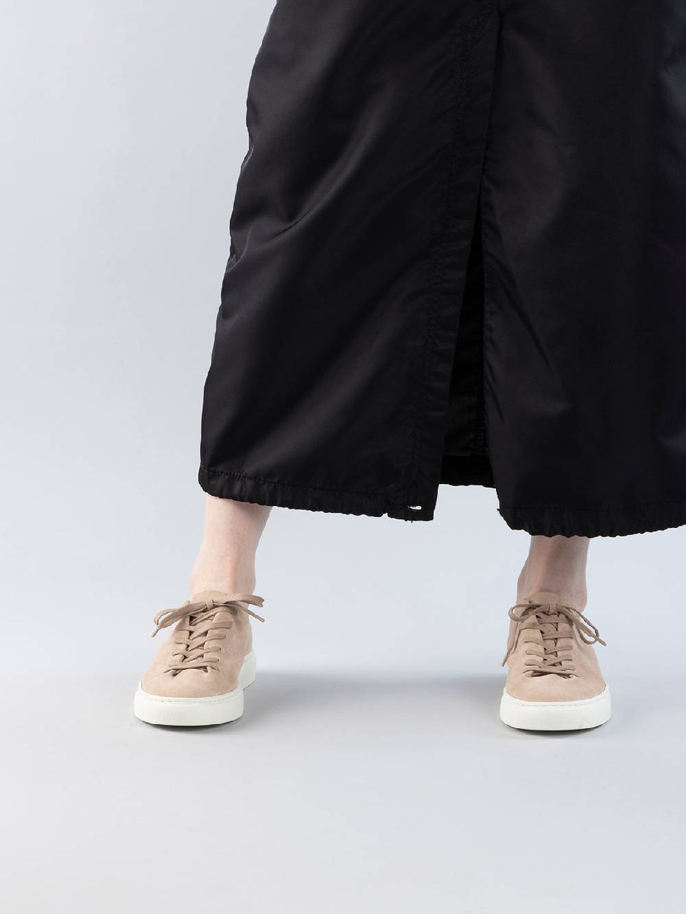 Officine Creative LEGGERA 100 Taupe Suede Low Top Sneakers Nuova