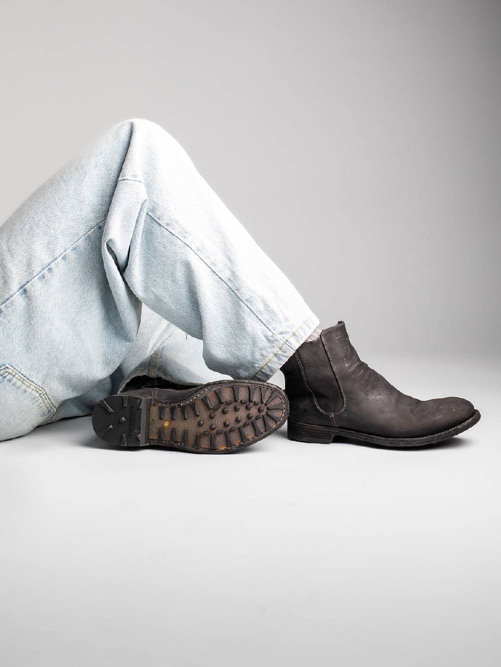 Officine Creative ARBUS 021 Stivaletti Chelsea in Pelle Grigia Fino Al -60%
